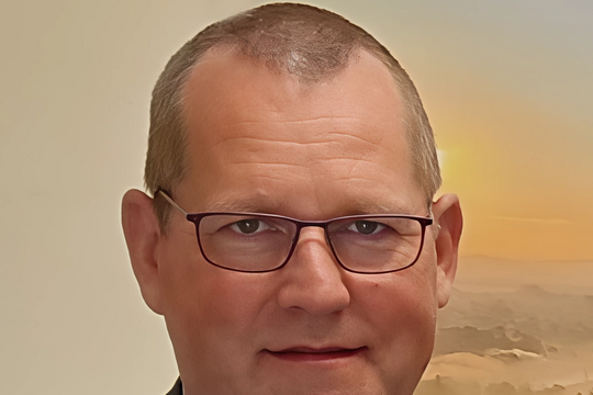Portrait Urs bearbeitet.png